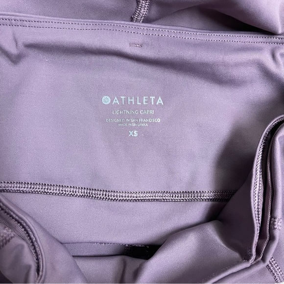 Athleta Leggings Women's Size Extra Small Volcanic Violet Lightning Pocket Capri - Picture 9 of 10
